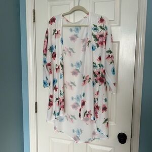 Gently worn floral print 3/4 sleeve high-low chiffon kimono